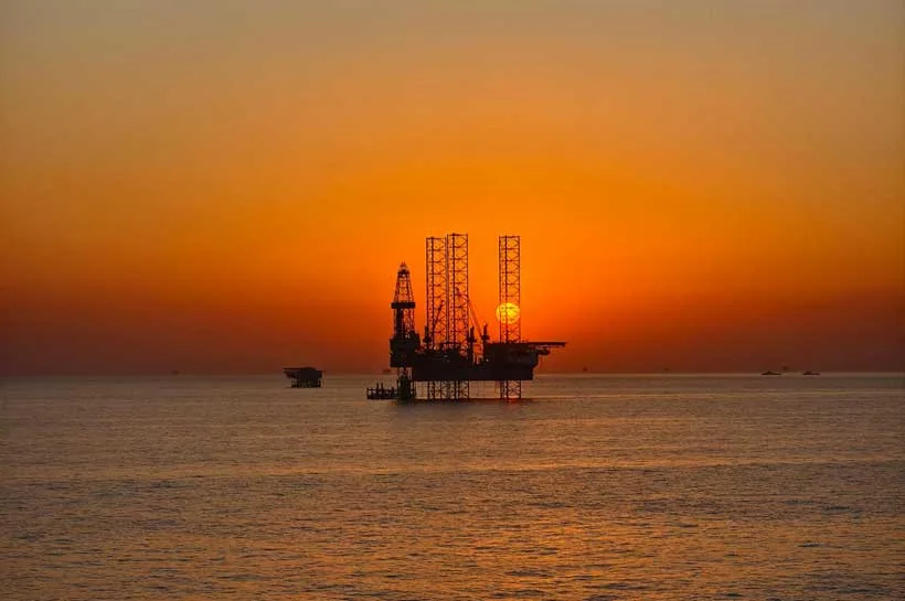 Iran Conflict Exposes Strategic Divide Between European Oil Traders and US Production Giants