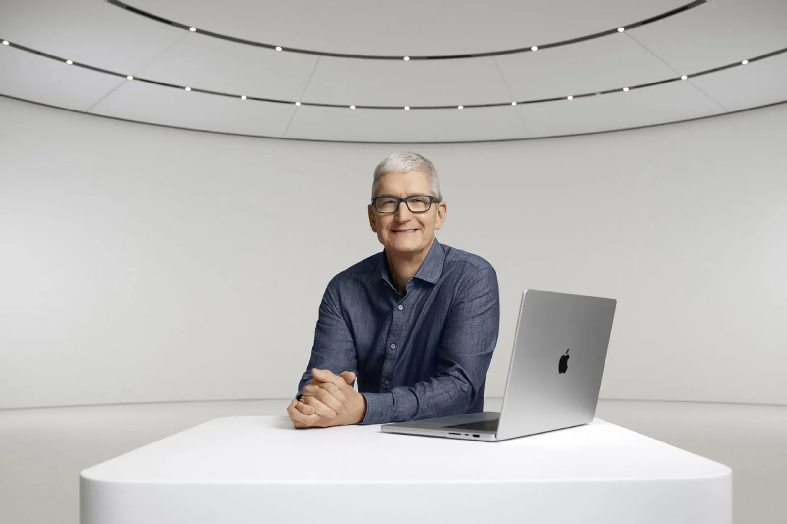 Apple’s Tim Cook Among CEOs Attending President Trump’s China Visit