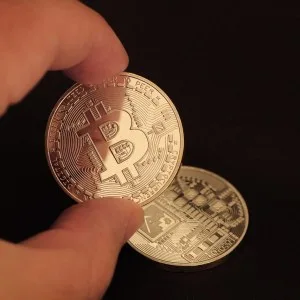 Bitcoin Bulls Challenge Key Resistance as Focus Turns to CME Gap Near $79,450