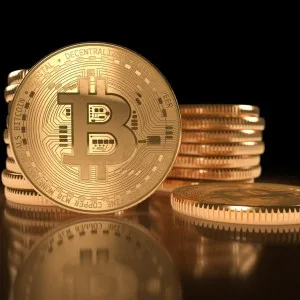 Bitcoin Shows Signs of Bearish Patterns Despite Recent Rally Near $82,000