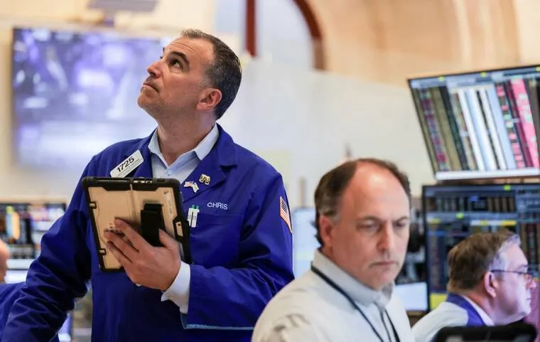Dow Tops Record as Middle East Talks and Strong Earnings Boost Wall Street