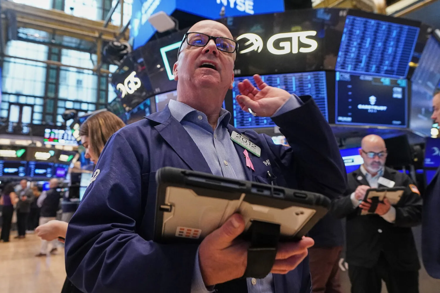 Global Stocks Retreat as Rising Oil and Bond Yields Stir Market Concerns Amid Iran Conflict