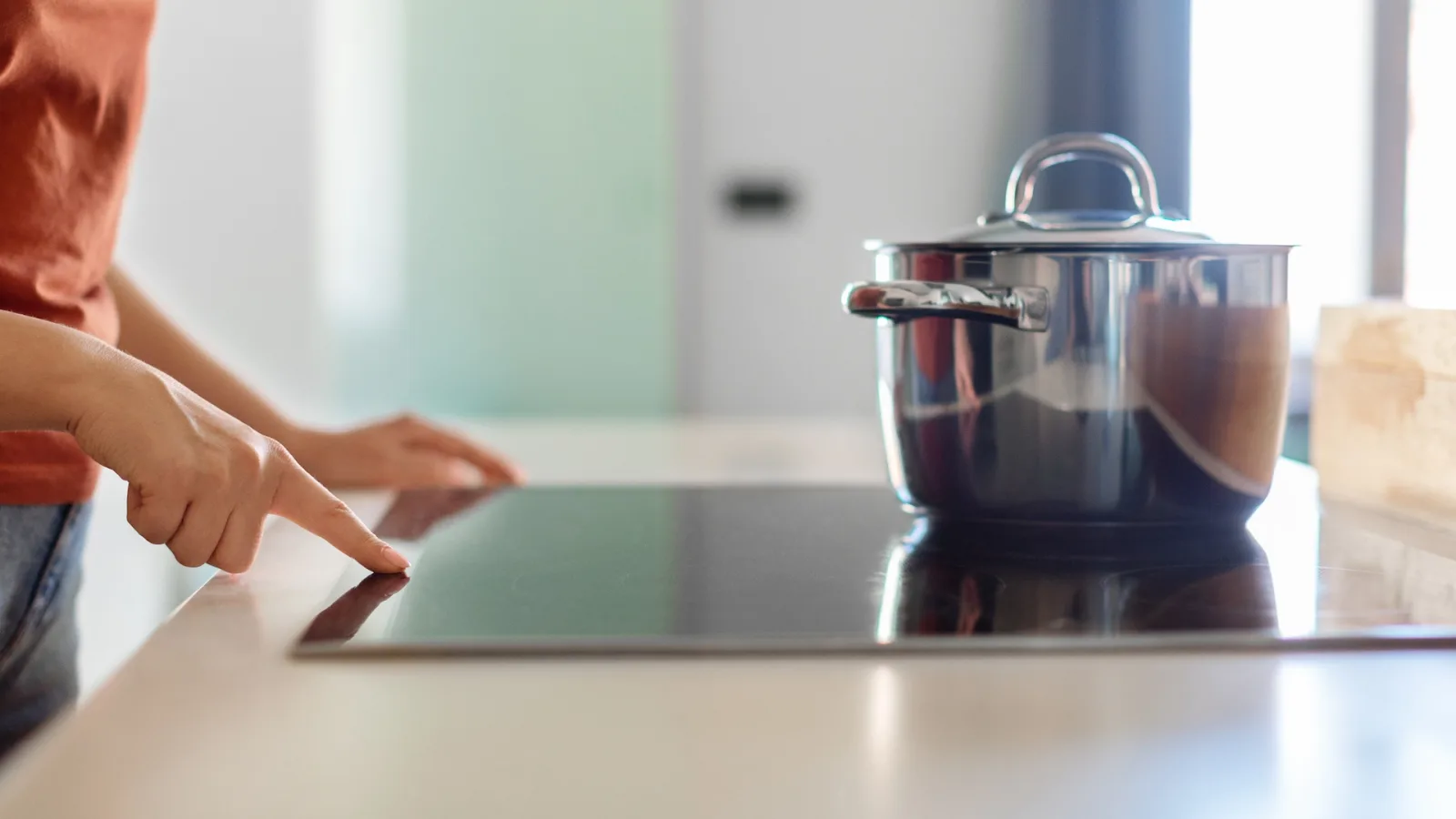 Homeowner Cuts Gas Costs to Zero by Replacing Last Gas Stove with Induction Cooking