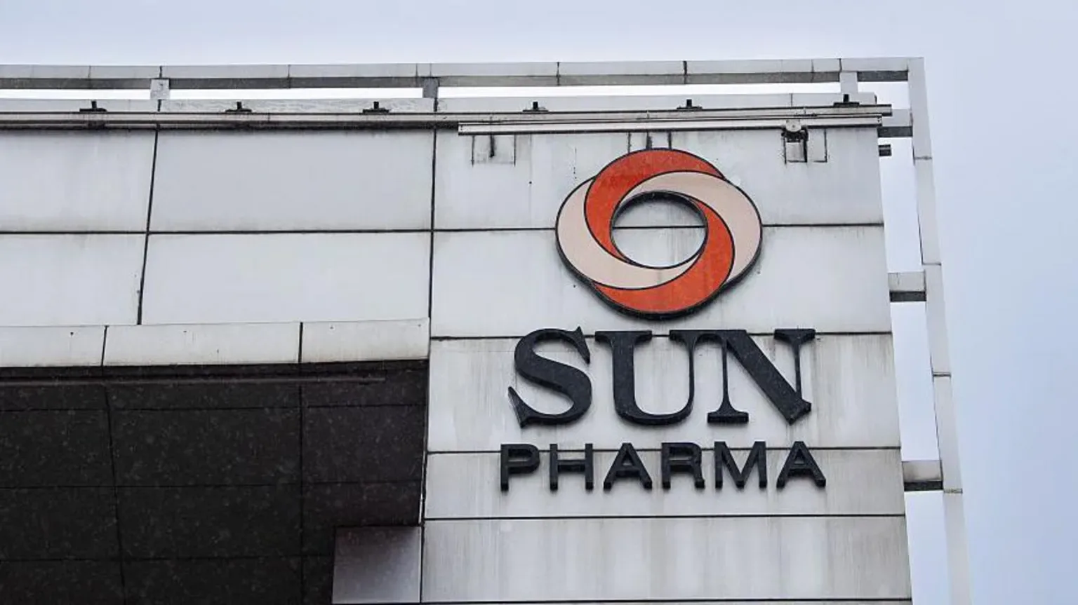 Indian Corporations Accelerate Overseas Acquisitions Amid Domestic Economic Slowdown