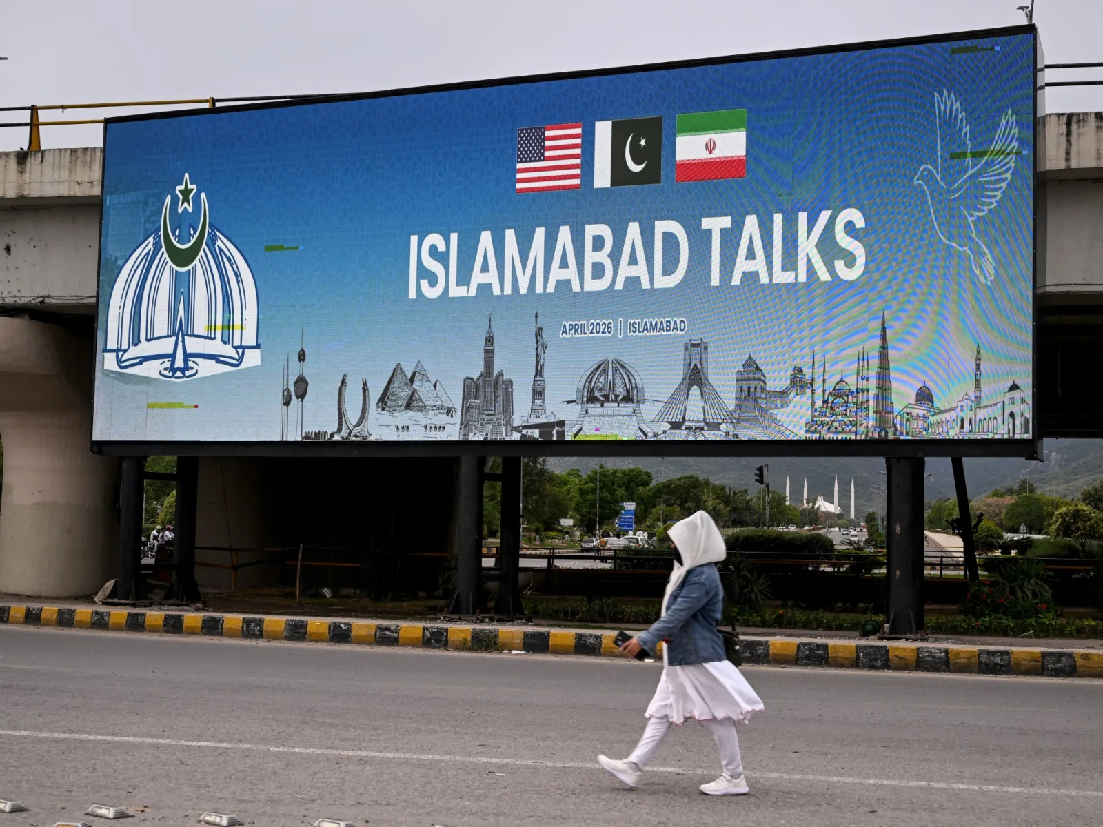 Pakistan Denies Sheltering Iranian Aircraft Amidst US-Iran Ceasefire Strain
