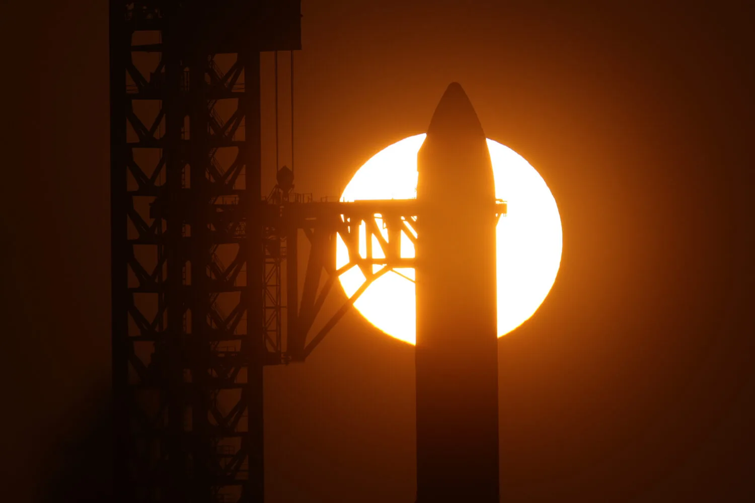 SpaceX Launches Upgraded Starship Rocket in Key Test Flight for NASA Lunar Missions