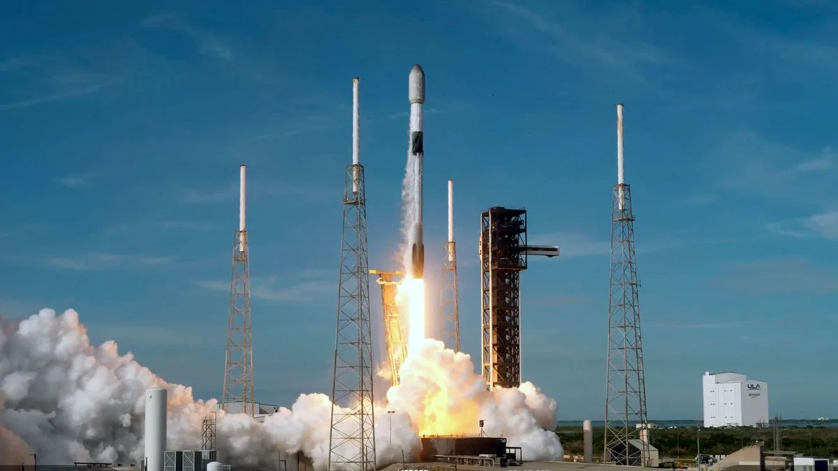 SpaceX Successfully Deploys 29 Starlink Satellites Following Blue Origin Rocket Explosion