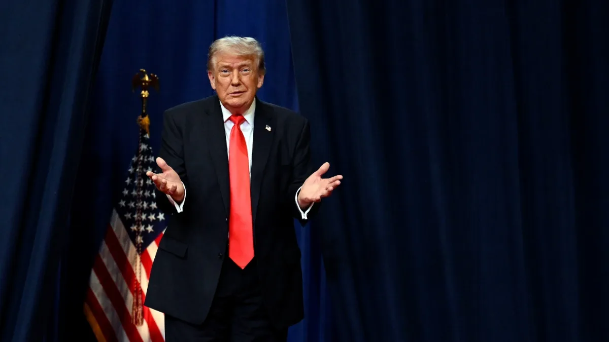 Trump Calls for Jeffries' Impeachment Over Supreme Court Criticism
