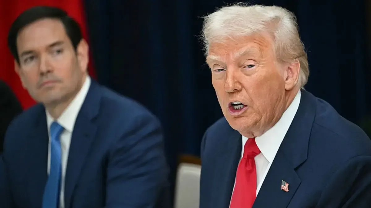 Trump Caught Glancing at Xi Jinping’s Notes During State Dinner, Rubio Reacts Uncomfortably