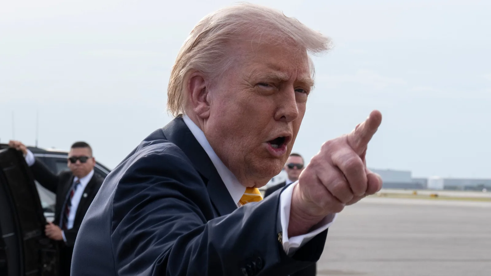 Trump Escalates Feud With Bill Maher, Urges Fox News to Stop Booking Comedian