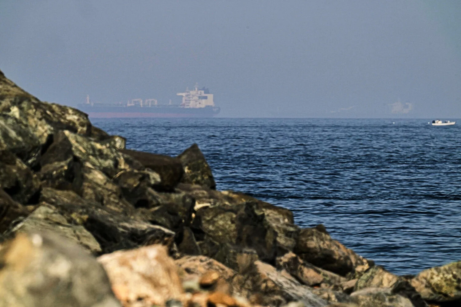 US Forces Board Iranian Oil Tanker Suspected of Attempting Blockade Breach