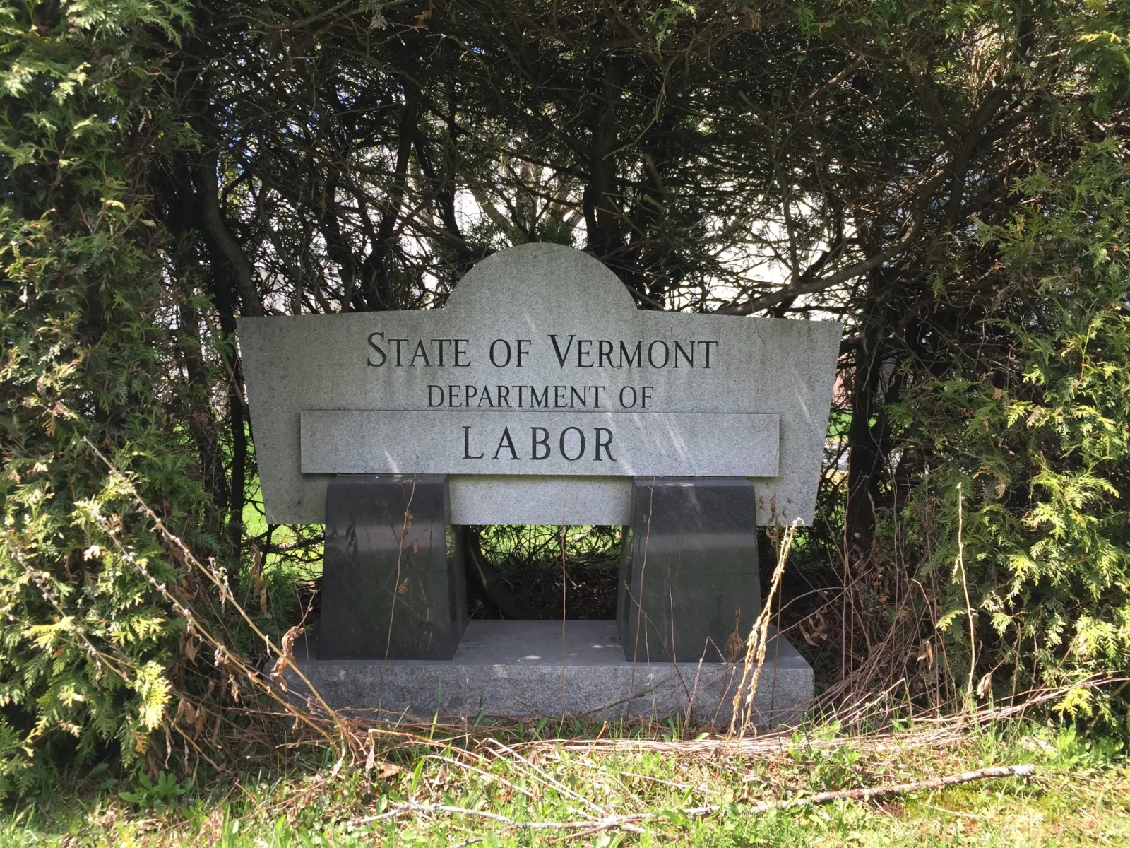 Vermont Experiences Job Losses and Declining Labor Participation in April