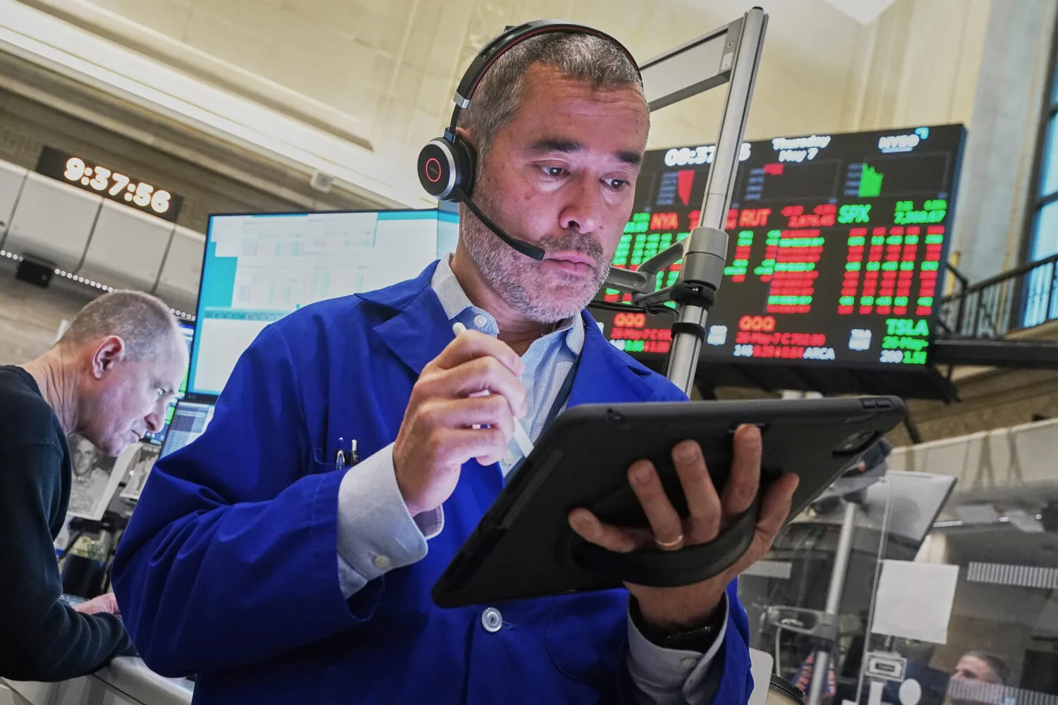 Wall Street edges up as oil steadies amid tensions in US-Iran ceasefire talks