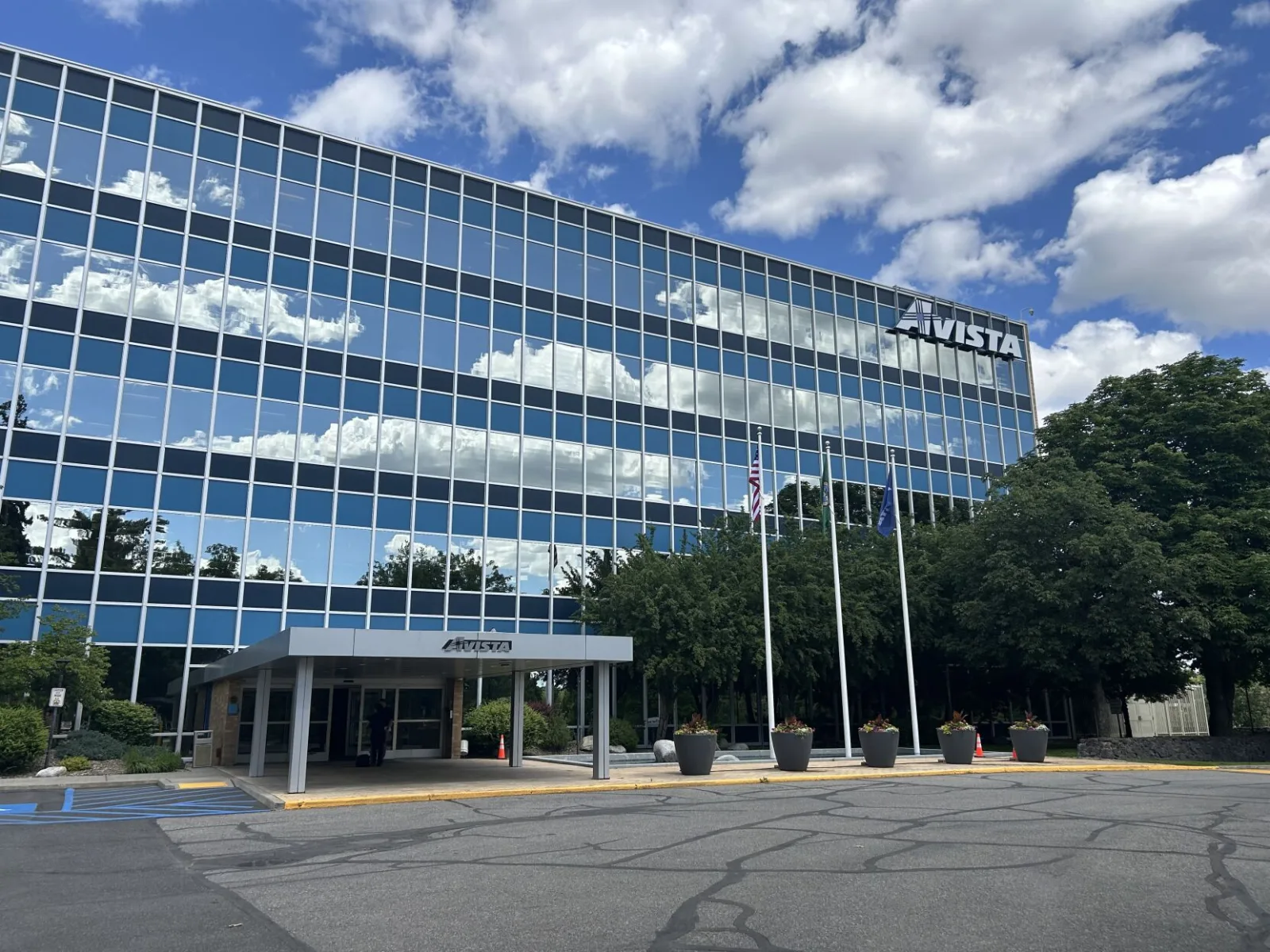 Avista Signs Major Energy Deal with Unknown Customer for Massive Power Use