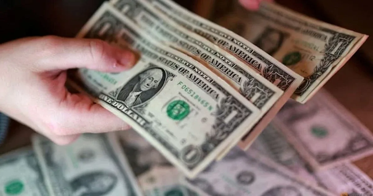 Dollar Surges to 13-Month Peak Amid Renewed Federal Reserve Rate Hike Expectations