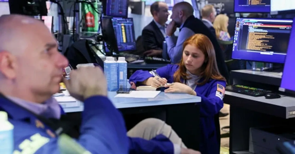 Global Tech Stocks Slide as Inflation Concerns Weigh on AI Sector Performance