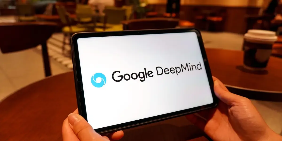Google DeepMind Economist Sees No Widespread AI Job Losses Yet, Warns of Potential Layoff Pressure