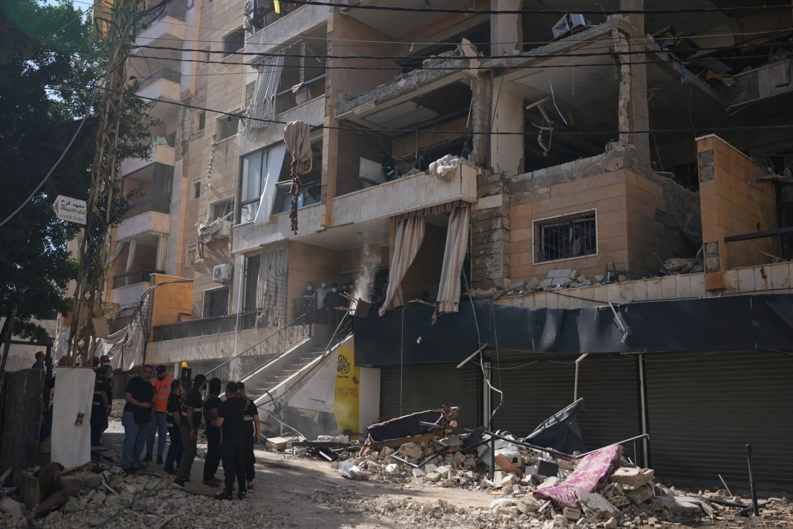Iran Fires Missiles at Israel Amid Fragile Ceasefire, Escalating Regional Tensions