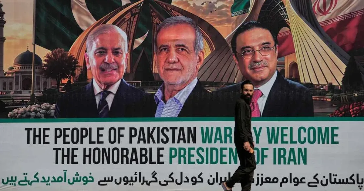 Iran’s Pezeshkian Visits Pakistan Amid Ongoing US Nuclear Negotiations