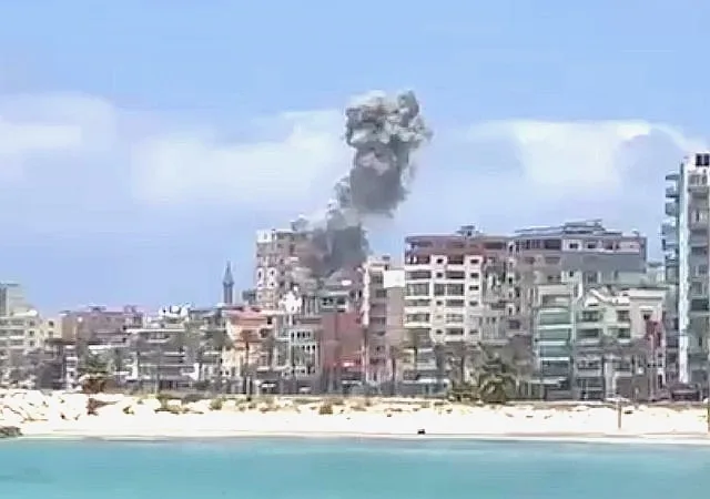 Israel Launches Airstrikes on Hezbollah Positions in Lebanese City of Tyre