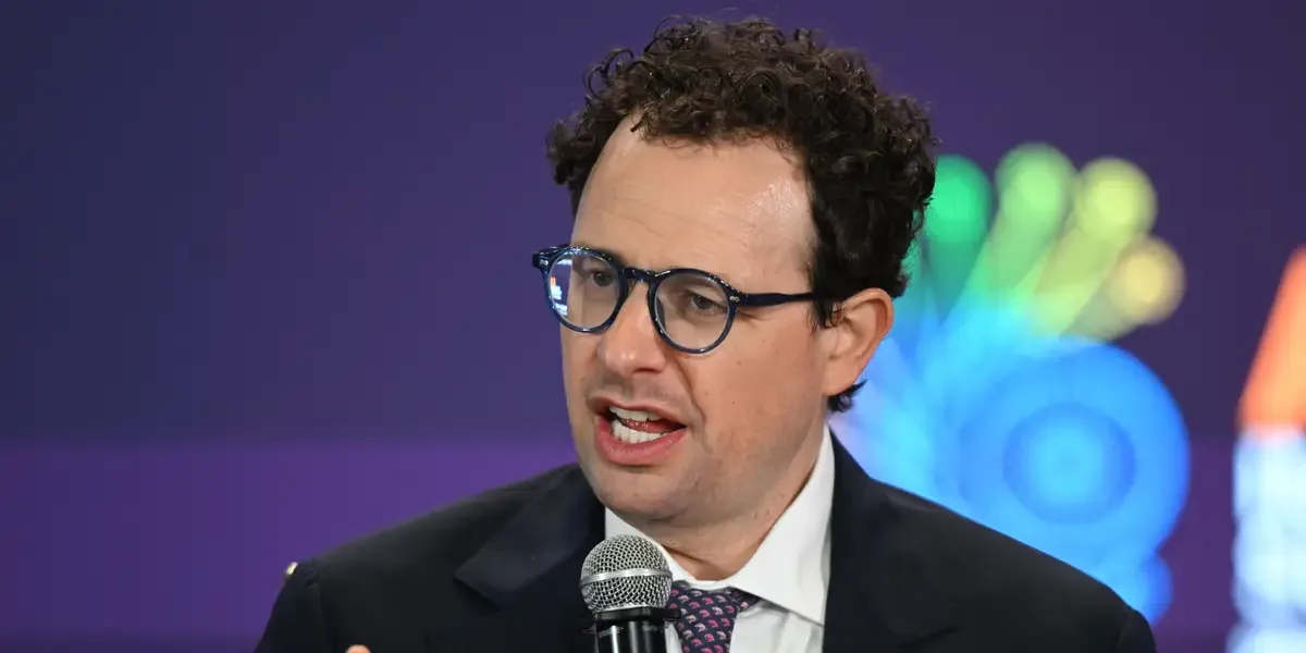 Leading AI Labs May Need to Pause Development to Address Societal Challenges