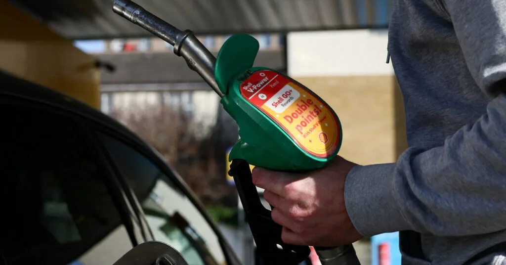 Oil Prices Decline as U.S.-Iran Agreement to Reopen Strait of Hormuz Begins