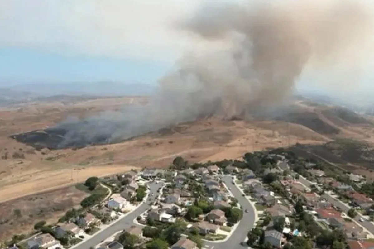 Rapidly Spreading Wildfire Near Camp Pendleton Prompts Evacuation Warnings in Oceanside