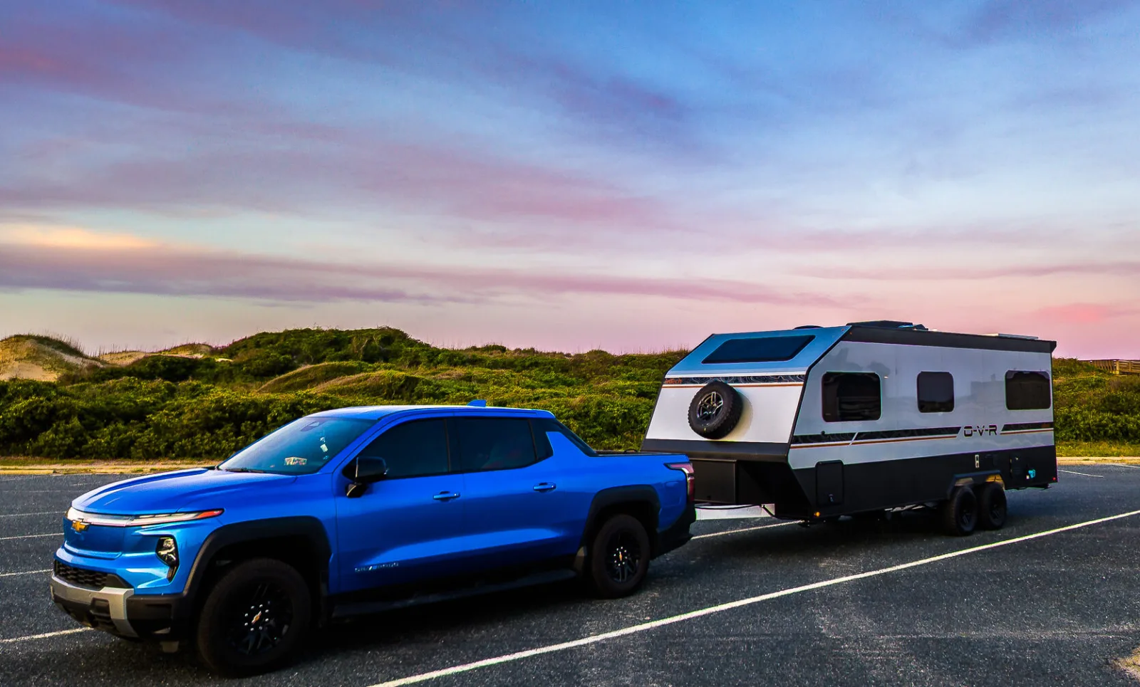 RV Industry Declines Amid Fuel Price Surge, Opening Doors for Electric Vehicle Owners