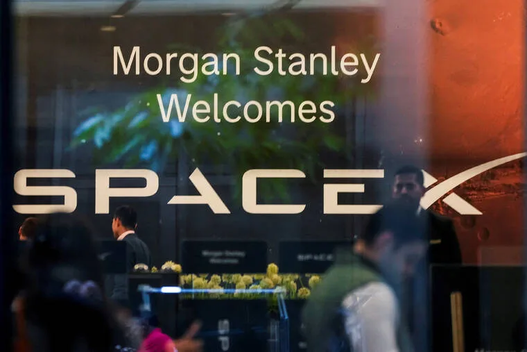 SpaceX IPO Attracts Over $250 Billion in Investor Interest Amid High Market Volatility
