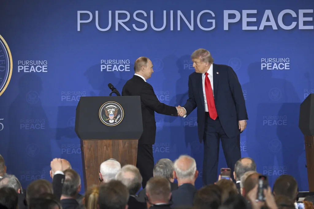 Trump Credits Russia and China for Iran Deal Despite Their Support for Iranian Attacks on US Troops