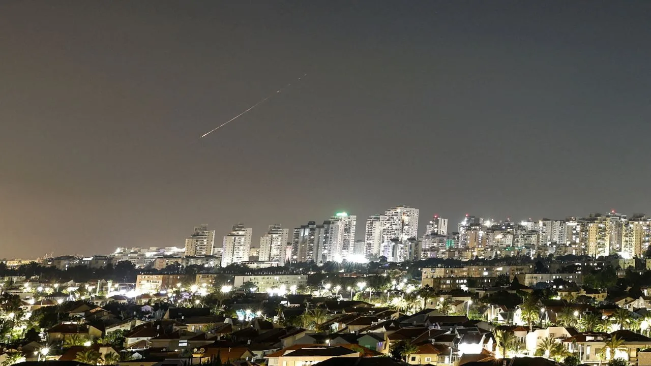 Trump Urges Israel Restraint Following Iranian Missile Strikes Amid Lebanon Tensions