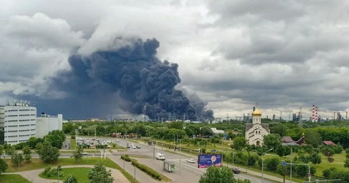 Ukrainian Drone Attacks Disrupt Moscow’s Key Oil Refinery and Capital Airports