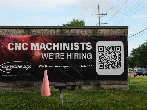 U.S. Weekly Unemployment Claims Drop to 226,000 Amid Stable Job Market