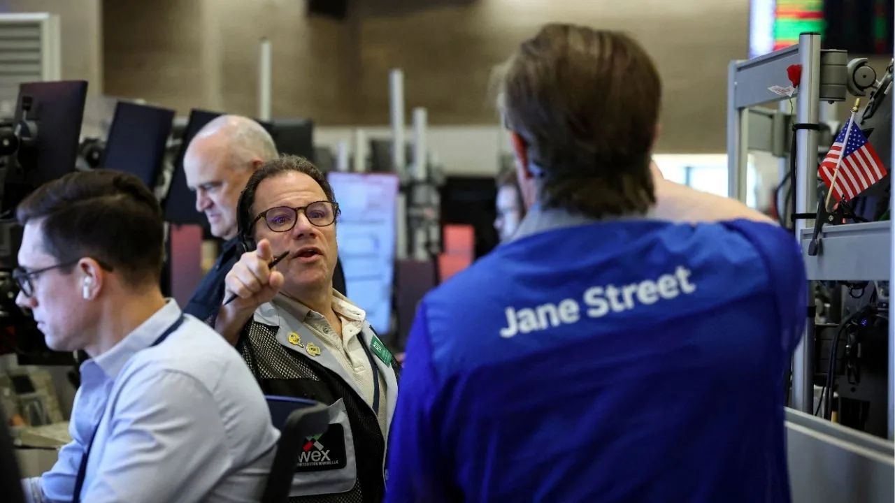 Wall Street Recovers Broadly as Oil Prices Plunge Amid Middle East Developments