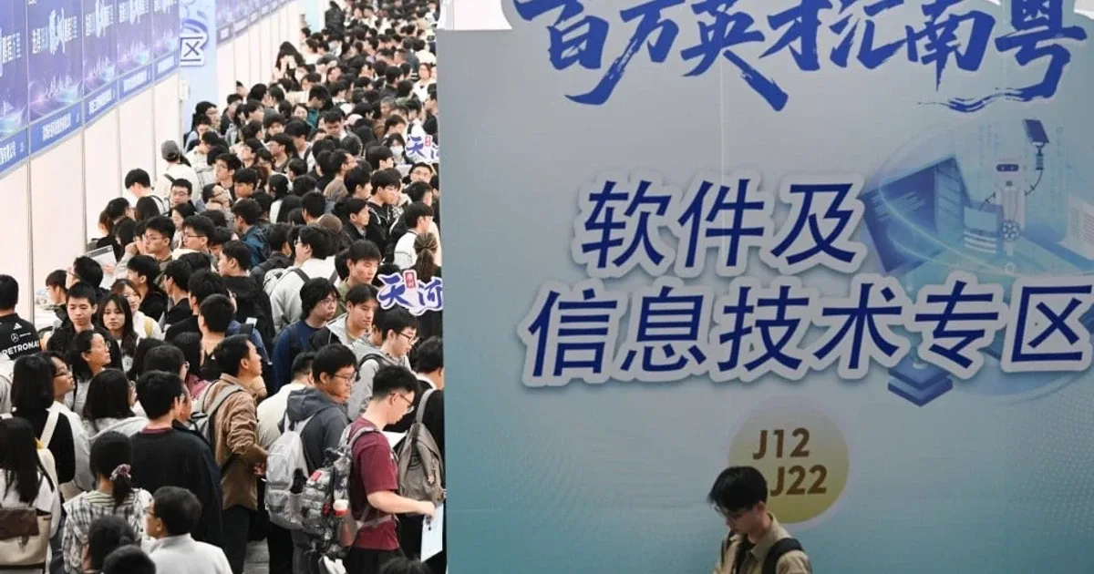 China Outlines Strategy to Safeguard Jobs Amid Rapid AI Adoption