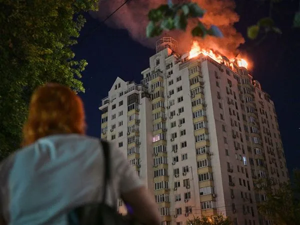 Russia Conducts Deadly Strikes on Kyiv, Causing Significant Civilian Casualties