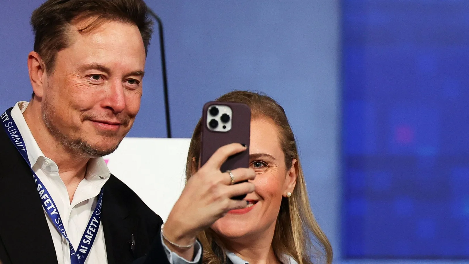 SpaceX Briefly Showed Prototype AI Phone to Investors Despite Musk’s Public Denial