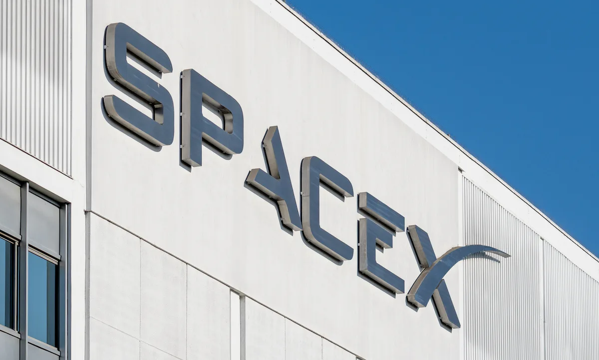 SpaceX Positions Itself to Lead AI Consumer Devices with Unique Network Integration