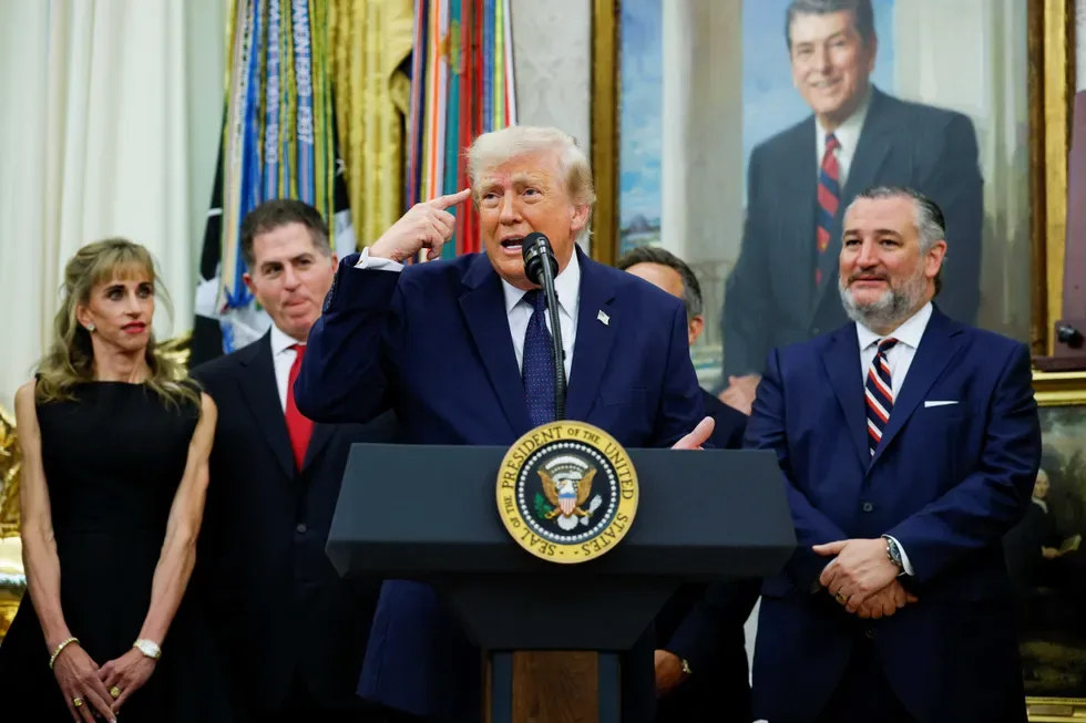 Trump’s Threat to Destroy Iran Ends with Unexpected Praise of Allah, Sparking Outrage