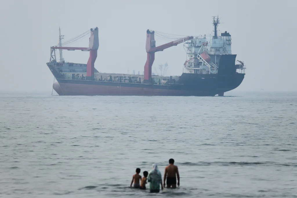 US and Iran Clash Over Control of Strait of Hormuz Amid Recent Maritime Attacks