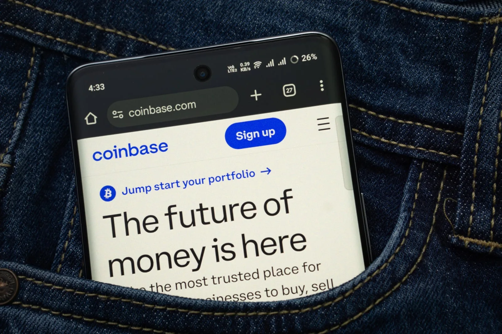 Coinbase Explores Financial Accounts Tailored for AI Applications, CEO Indicates