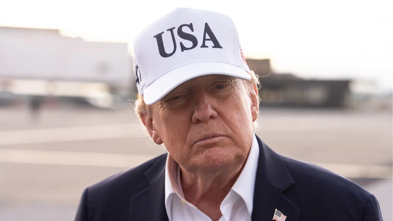 Trump Denies Minimizing AI Threats and Claims Conspiracy Targeting Data Centers